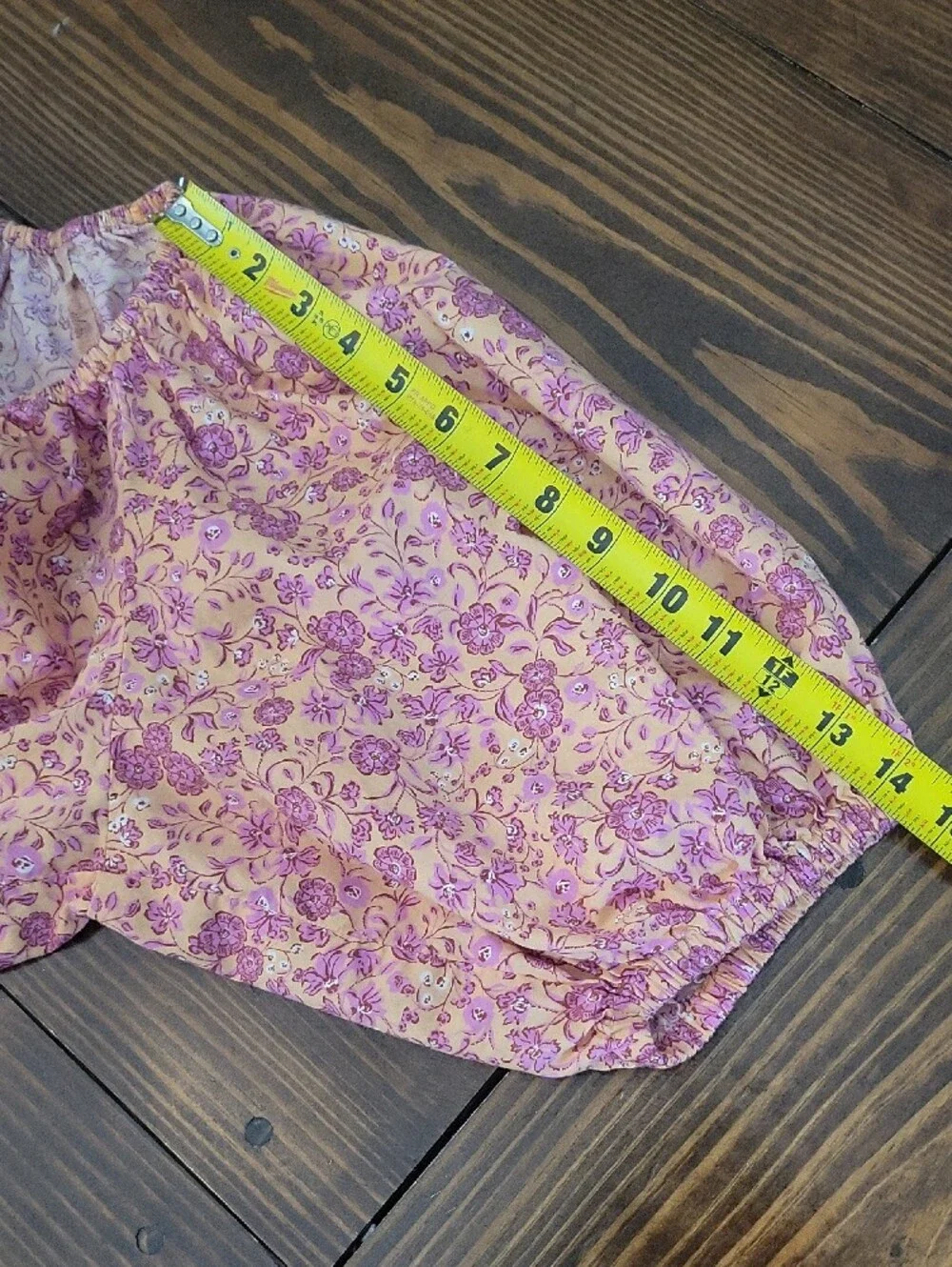 Old Navy Peach and Pink Floral V-Neck Smocked Waist Puff Sleeve Blouse Womens S